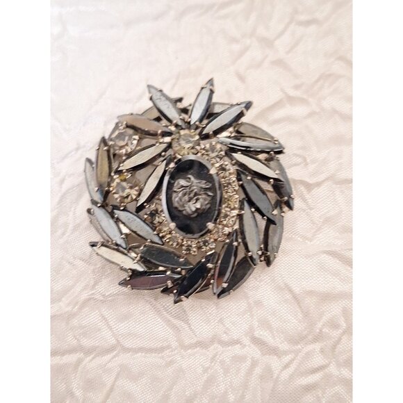 VTG Juliana Hematite & Clear Rhinestones with Molded Rose Cameo Brooch Ref#3933 - Picture 7 of 10